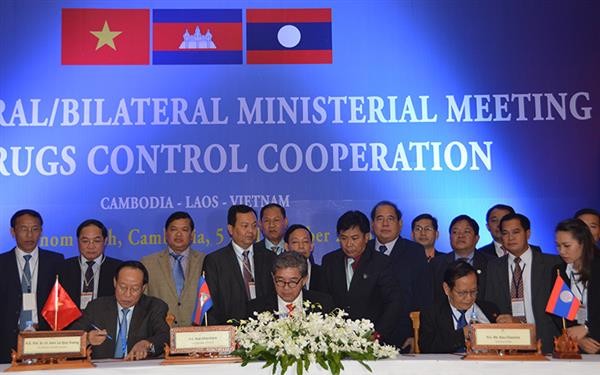 Vietnam, Laos, Cambodia boost partnership in fighting drug crime - ảnh 1